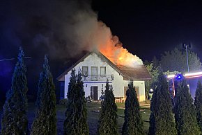 Pożar domu w Młodzieszynie, 24 strażaków w akcji-84116