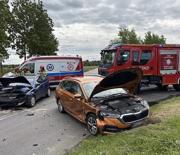 Wypadek na DW 705 w Malanowie, dwie osoby w szpitalu-84244