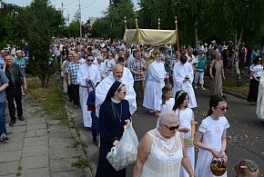Nie wszyscy o tym wiedzą. Czy udział w procesji Bożego Ciała to obowiązek?-84887
