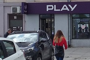 Play na celowniku UOKiK. Chodzi o pieniądze ściągane z kont klientów-85076