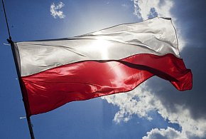Flaga i hymn na nowo? Rząd chce korekty przepisów dot. symboli narodowych-85556
