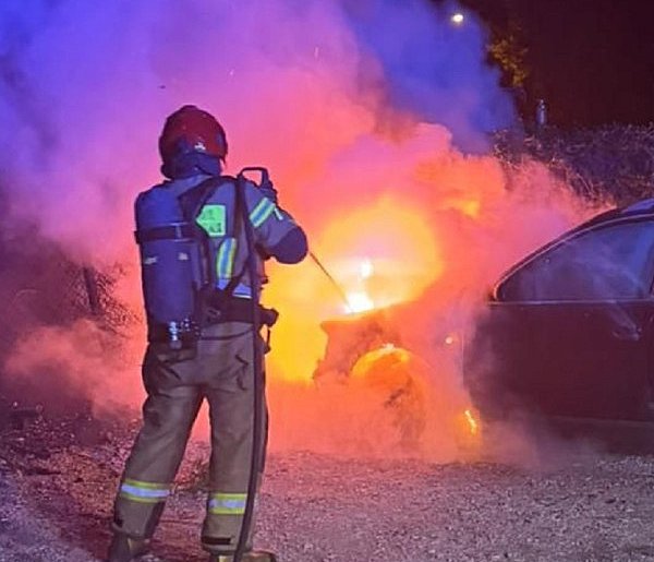 W jednym miejscu i czasie. Podejrzane pożary samochodów w Sochaczewie-86219