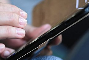 Sochaczew: matka i syn oszukani dzień po dniu, oboje na BLIK-86401