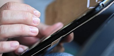 Sochaczew: matka i syn oszukani dzień po dniu, oboje na BLIK-86401