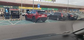 Myślał, że ma elektryka. Mistrz parkowania przy sochacz