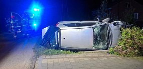 Wypadek w Rokotowie, kierowcę wydobyli z wraku mieszkań