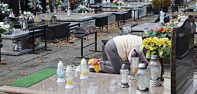 Nasze cmentarze pełne szkła i tu tkwi pewien problem