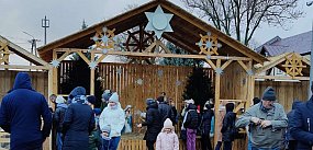 Budowa żywej szopki w Niepokalanowie ruszyła