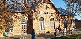 Komenda policji o bezdomnych na dworcu PKP w Sochaczewi