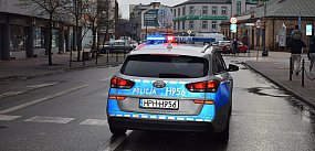 Zderzenie z latarnią na Fabrycznej. Kierowca miał 4 pro