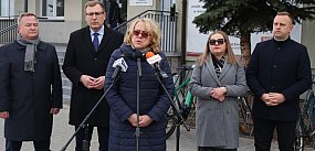 O finansowaniu służby zdrowia pod szpitalem