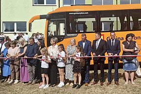 Powitanie szkolnego autobusu w Rybnie-16074