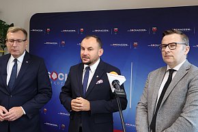 Spotkali się w ratuszu dokładnie o 8:08. Sochaczew z nową umową-16099