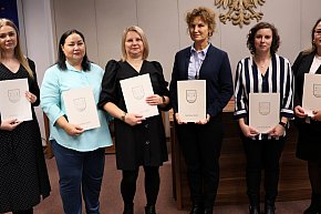 Sześć sochaczewskich nauczycielek z aktami mianowania-16433