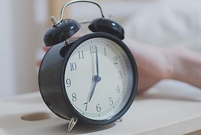 Kiedy cofamy zegarki? Tym razem zimowy czas przyjdzie prędzej-86838