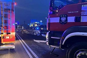 Zderzenie osobówek w Elżbietowie, jedna osoba trafiła do szpitala-87592