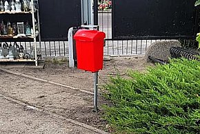 Widzisz taki pojemnik na cmentarzu. Oto, do czego służy-88161