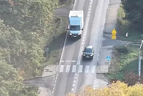 Policja Sochaczew: niebezpieczne wyprzedzanie w oku drona [VIDEO]-88212