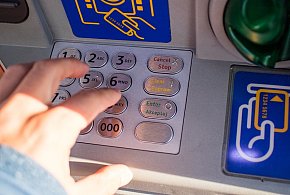 Z kont znikały pieniądze. Policja i bank badają ogólnopolski incydent-88328