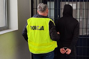 Policjanci z Sochaczewa zatrzymali ściganego listem gończym-88511