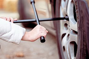 Z pozoru drobiazg, a może skończyć się tragedią. Urząd ostrzega kierowców-88714