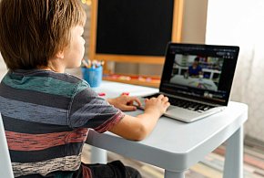 Popularni influencerzy mogą mieć kłopoty. Treści dla dzieci budzą kontrowersje-88866