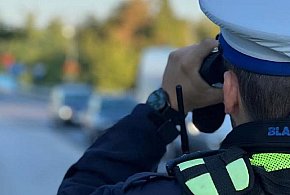 KPP Sochaczew: podczas kontroli wyrzucił torebki z białym proszkiem-89012