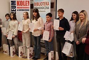 Patriotyzm, książka, kolej: za nami konkurs "Między wersami, a peronami.."-89033