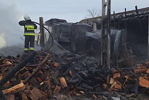 Duży pożar w Kromnowie, spłonął kombajn i sieczkarnia-89187