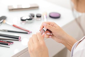 Nie używaj tych kosmetyków. GIS ostrzega przed produktami-89417