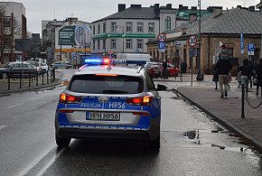 Policja Sochaczew: chciał posłuchać radia przy kawie, odpowie za kradzież-89550