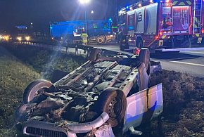 Dachowanie na DK 50, strażacy: wyglądało groźnie-89865