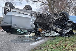 Dachowanie w gminie Kampinos, jedna osoba w szpitalu-89895