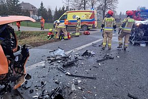 Bus zderzył się osobówką, blokada na DK92 w Lisicach [AKTUALIZACJA]-90057