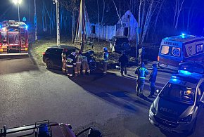 Wypadek pod kapliczką w Adamowej Górze, poszkodowany trafił do szpitala-90115
