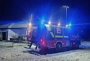 Wielki dym w garażu, podejrzenie padło na instalację elektryczną-90490