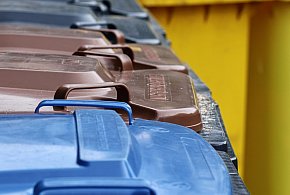 Fioletowe worki na odpady. Oto, co powinno tam trafiać-90634