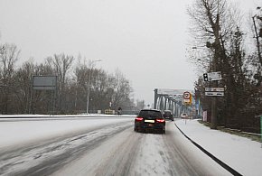 Poważne zagrożenie na drogach. Kierowcy często o tym zapominają-90832