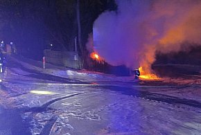 Nocna walka z ogniem przy DK 92 w Paprotni
