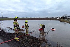Zalania i podtopienia w powiecie, 10 interwencji straży jednej doby [FOTO]