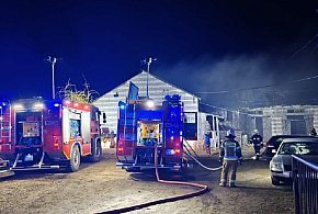 Nocny pożar w Przejmie, w akcji 19 strażaków