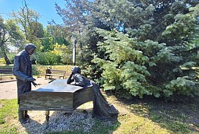 Easter Fun: Wielkanocna Gra Rodzinna w parku w Sannikach