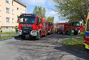 Pożar w budynku wielorodzinnym w Szymanowie. 28 osób ewakuowanych