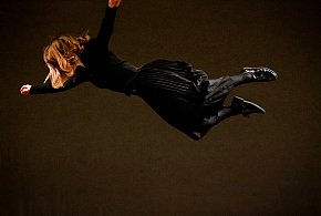 Taniec, trampolina i hipnotyzująca muzyka w SCK: tego spektaklu nie zapomnicie