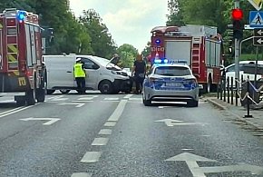 Zderzenie busów na skrzyżowaniu Warszawskiej i 600-lecia