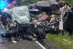 Śmiertelne zderzenie busa z ciężarówką pod Łowiczem