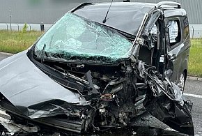 Czołowe zderzenie osobówki z ciężarówką, DK 92 zablokowana [AKTUALIZACJA]