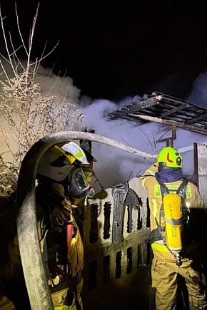 Nocny pożar w Kozłowie Biskupim, paliły się blaszaki-16396