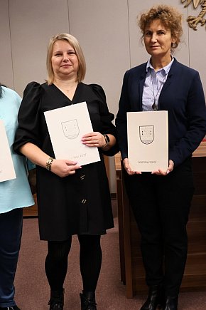 Sześć sochaczewskich nauczycielek z aktami mianowania-16433