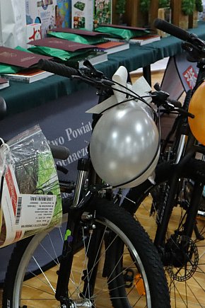 Podsumowano zbiórkę puszek i makulatury-16458